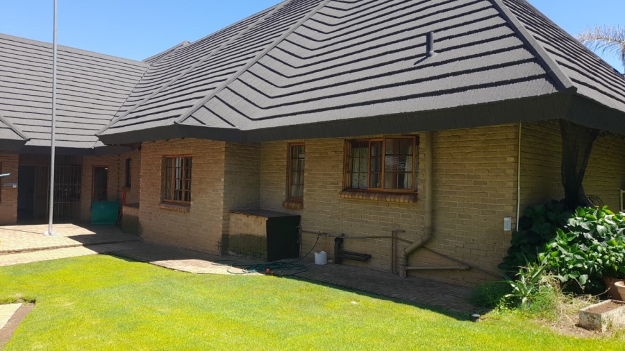 4 Bedroom Property for Sale in Wilkoppies North West